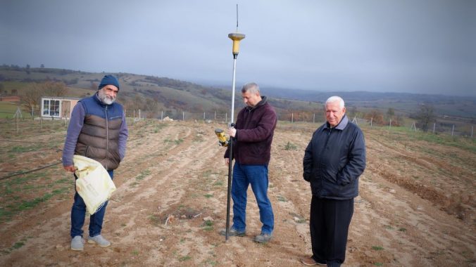 Yapılacak olan kır evimiz için kazıklar çakıldı